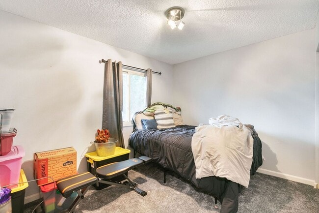 Building Photo - Charming 3 Bedroom, 2 Bathroom Home in Windsor!