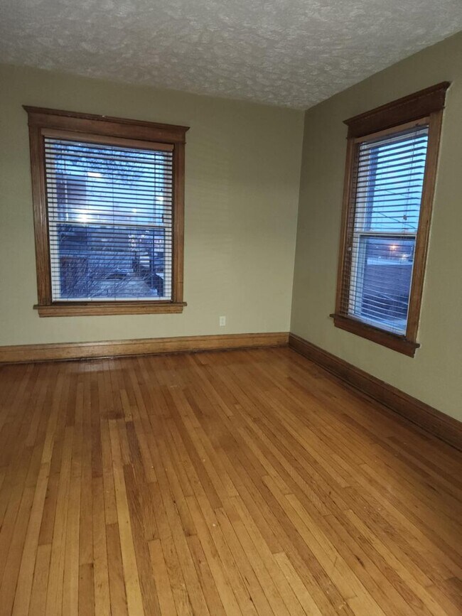 Building Photo - Three Bedroom Villa in Downtown Omaha!