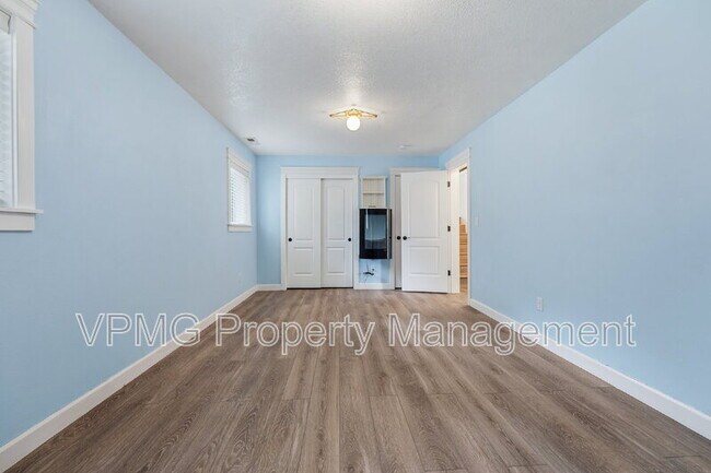 Building Photo - 16704 NE 29th Ave