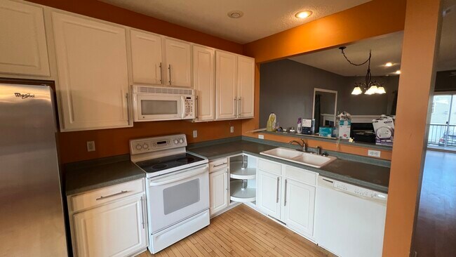 Building Photo - 7866 Old Carriage Ct