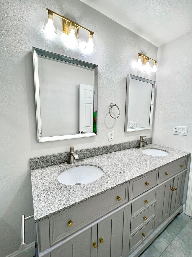 Building Photo - 1340 N Hampton Rd