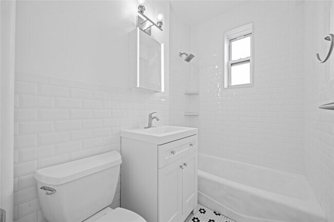 Building Photo - 220 Pelham Rd