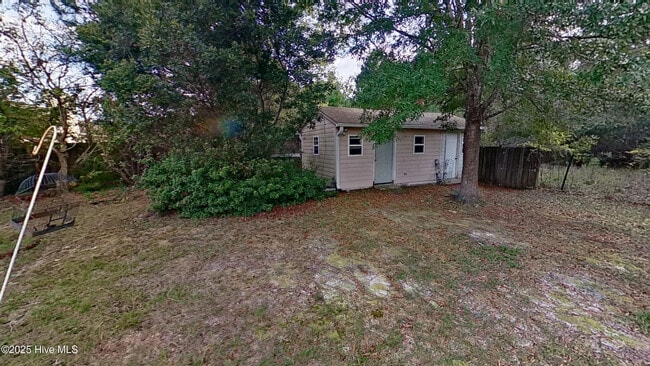 Building Photo - 303 Putnam Dr