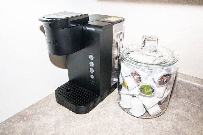 Building Photo - 592 Sunflower Rd