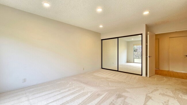 Building Photo - Waipio Gentry - beautifully renovated 3 be...