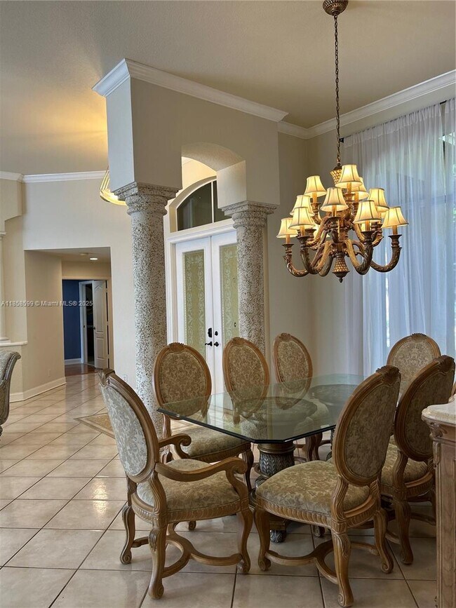 Building Photo - 2726 Meadowood Dr