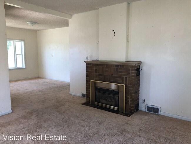 Building Photo - 2 br, 1 bath House - 144 S State