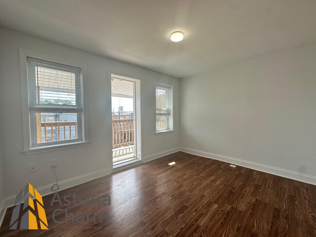 Building Photo - Updated 2 Bedroom 1.5 Bath Home with Deck,...