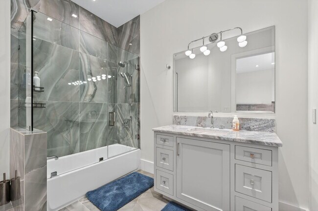 Building Photo - 785 NE 70th St