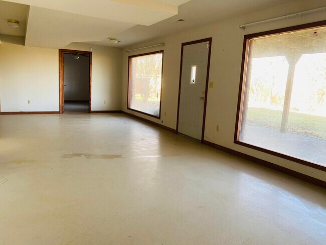 Building Photo - 41 E Hinton Rd