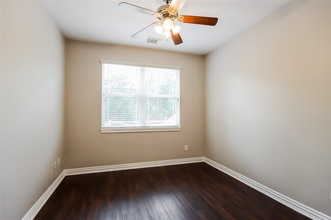 Building Photo - 13605 Falcon Ct