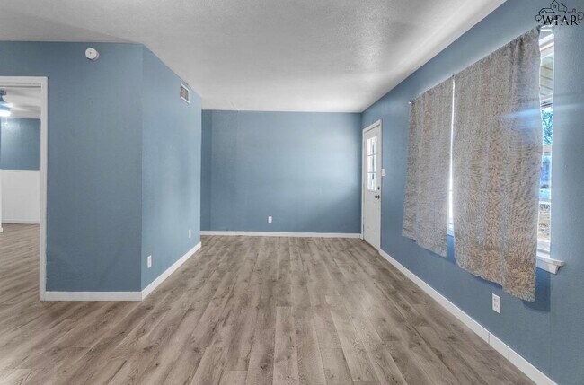 Building Photo - 2111 Allen Rd