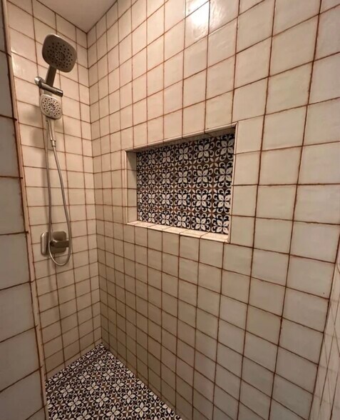 Walk in shower. - 726 Cohasset Ct