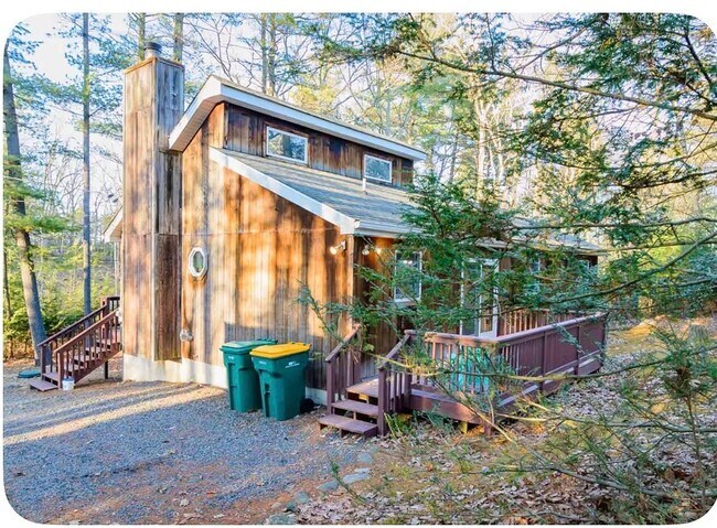 Building Photo - 1188 Alpine Dr