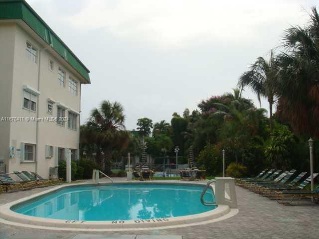 Building Photo - 1 bedroom in Hallandale FL 33009