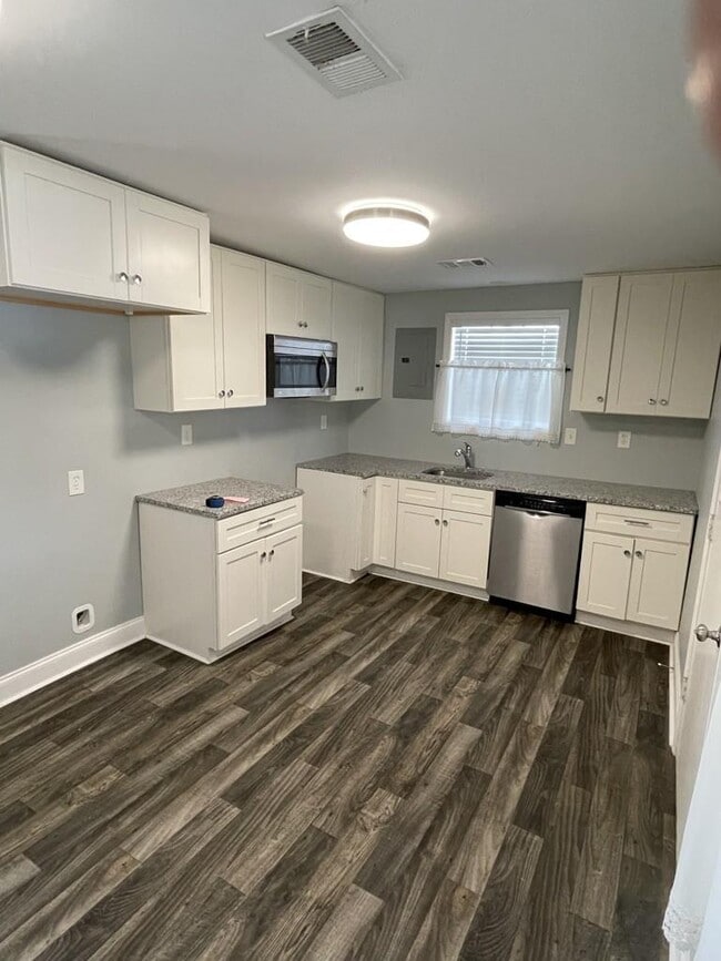 Building Photo - 313 Coles Ferry Pike