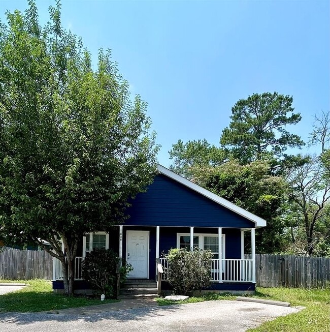 Building Photo - 138 Varsity Cir