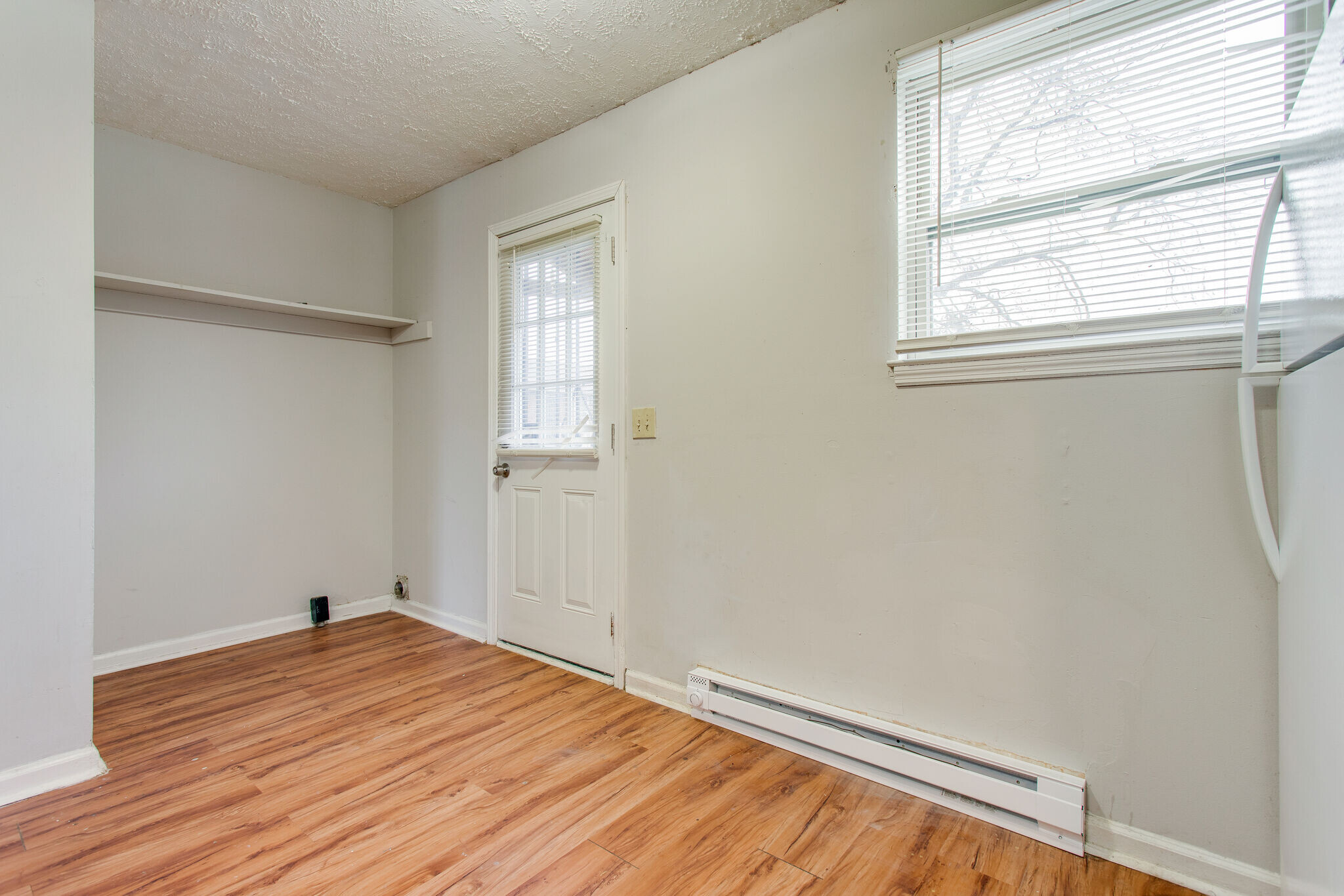 Building Photo - 2428 Woodale Ln