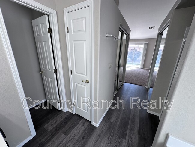 Building Photo - 1934 Easy St