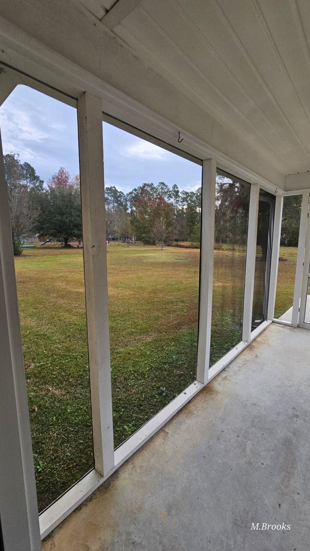 Building Photo - Country living but conveniently located in Kingsgate S/D in North Lowndes County near Moody AFB.