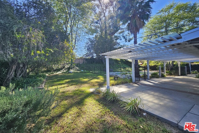 Building Photo - 23526 Dolorosa St