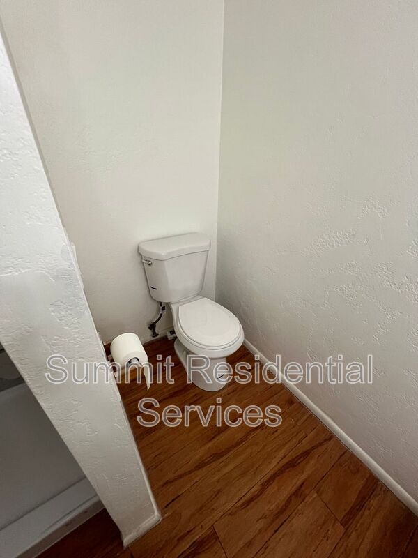 Building Photo - 1700 W Wood Bridge Ct