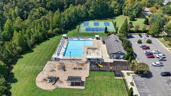 Building Photo - 3012 Highlander Pt
