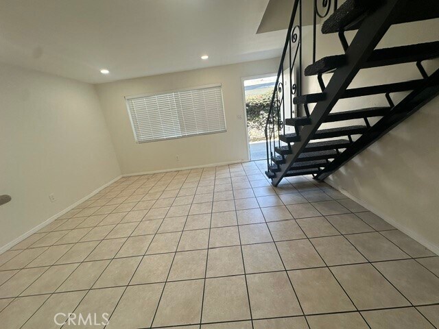 Building Photo - 9509 Los Angeles St