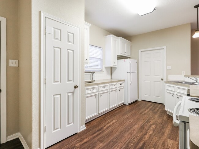 Building Photo - 13541 Lake Breeze Ln