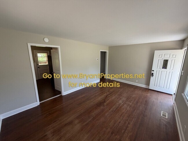 Building Photo - 2914 Lakeland Dr