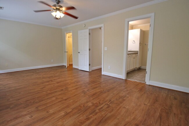 Building Photo - 3 Bedroom. 2.5 Bathroom Townhome in Pennin...