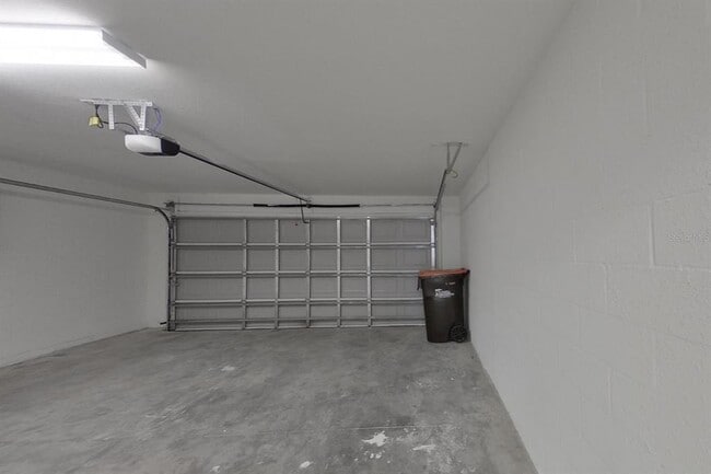 Building Photo - 820 Marion Oaks Manor