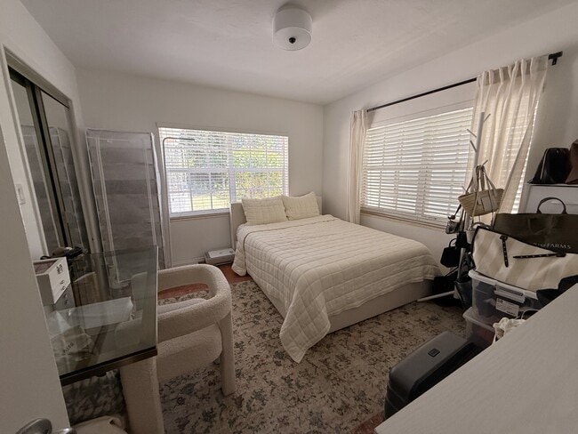 Building Photo - 2841 SW 33rd Ave