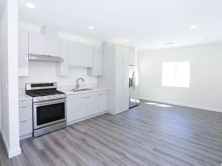 Building Photo - 7523 Milwood Ave