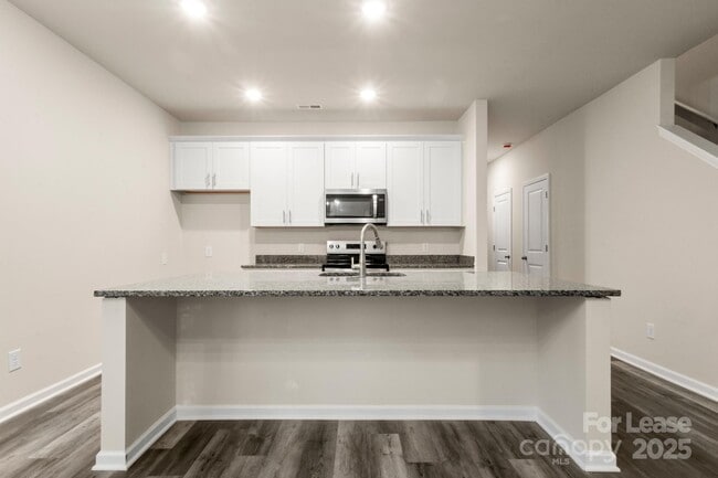 Building Photo - 990 Shearer Rd