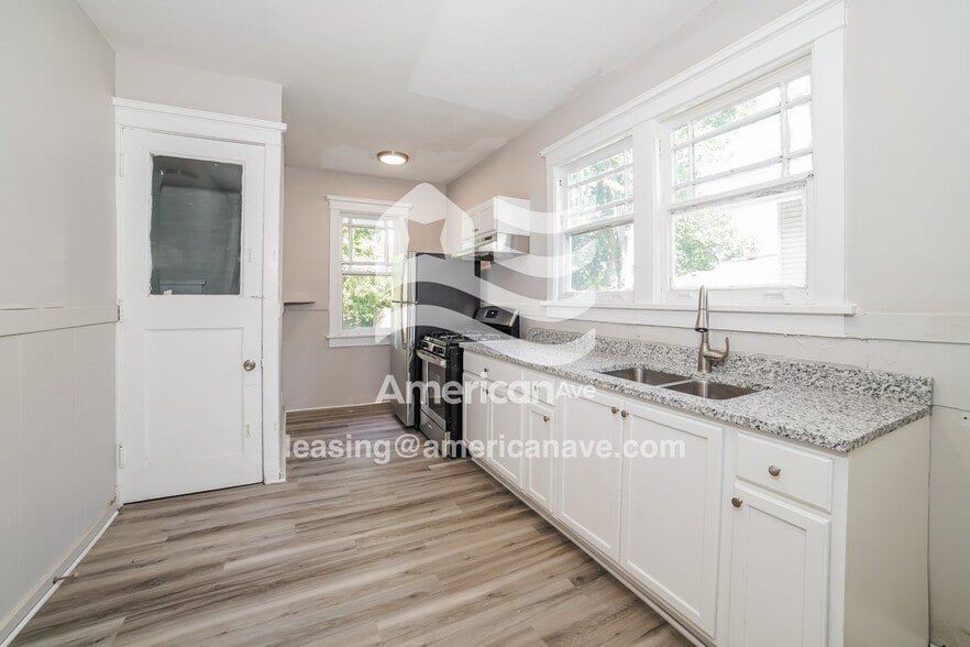 Building Photo - 2103 North North Street