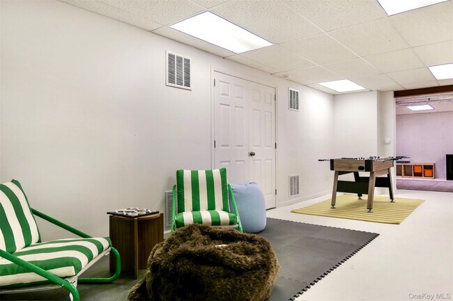 Building Photo - 70 S Country Rd