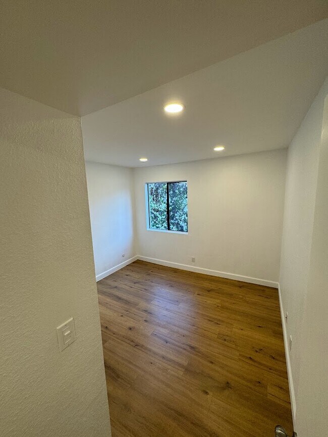 Building Photo - 25015 Peachland Ave