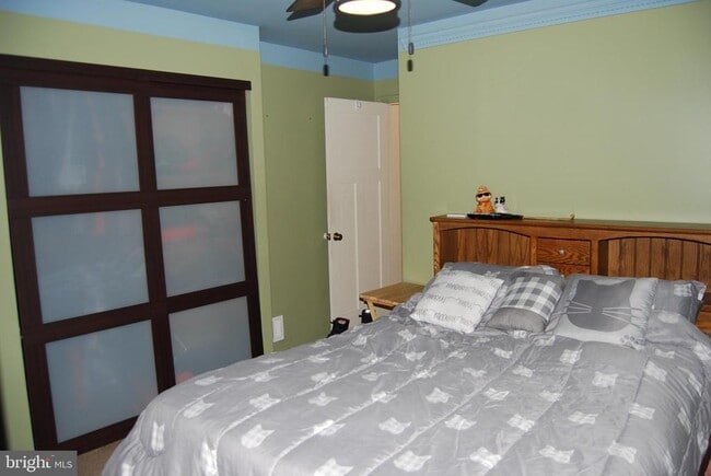 Building Photo - 908 Homberg Ave