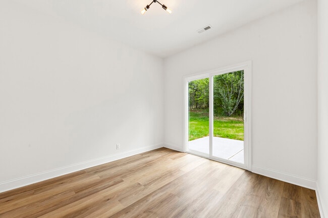 Building Photo - 2043 Greenoak Dr