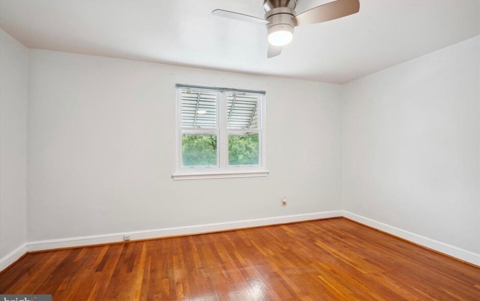 Master Bedroom Upper Level - 104 Lynhaven Dr