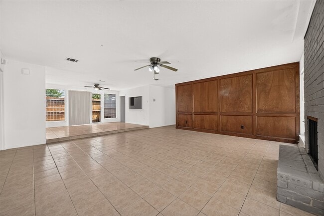 Building Photo - 2523 Creekway Cir