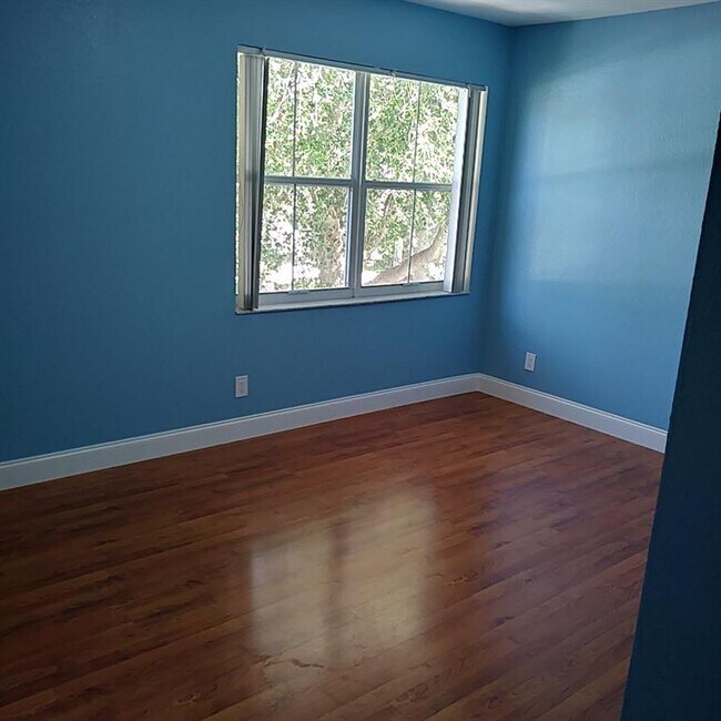 Building Photo - 5362 SW 125th Ave