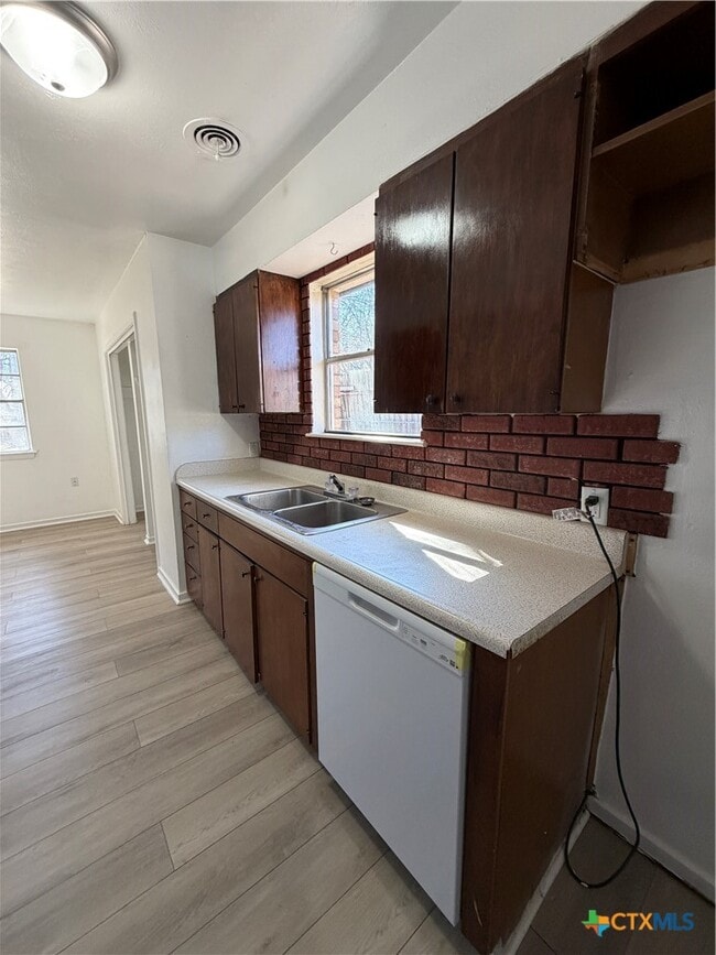 Building Photo - 1102 S Ann Blvd