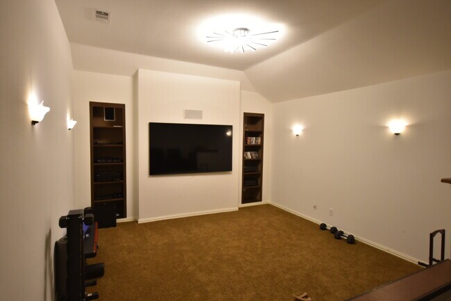 Building Photo - 5447 Wendover Dr