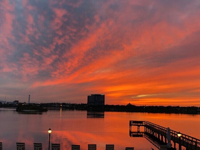 Building Photo - 2 bedroom 2 bath recent remodel Direct river front.