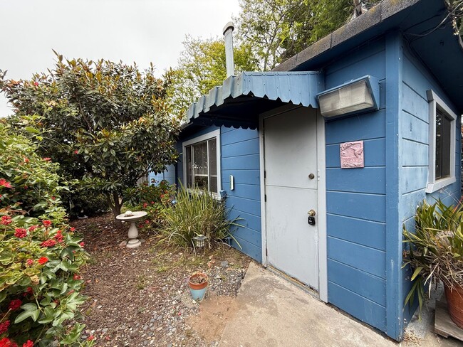 Primary Photo - Small Studio In Monterey