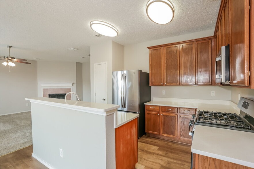 Building Photo - 2504 Frontier Dr