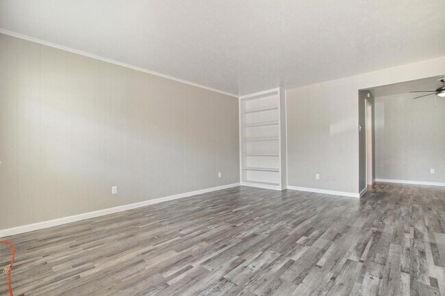 Building Photo - 1212 Hampshire Ln