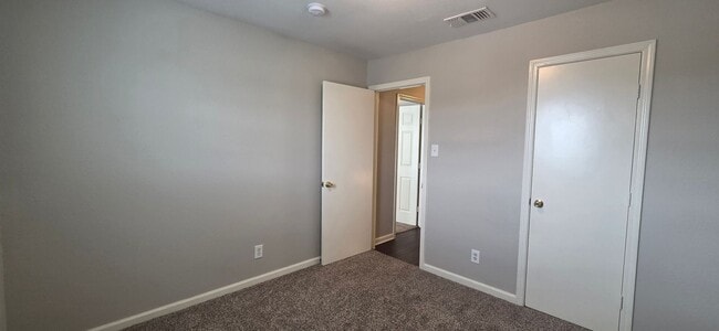 Building Photo - Converse, TX! 3 Bedroom 2.5 Bath Townhome